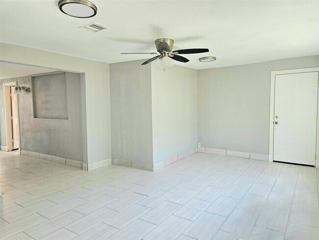 Foto del edificio - 532 Bayshore Dr