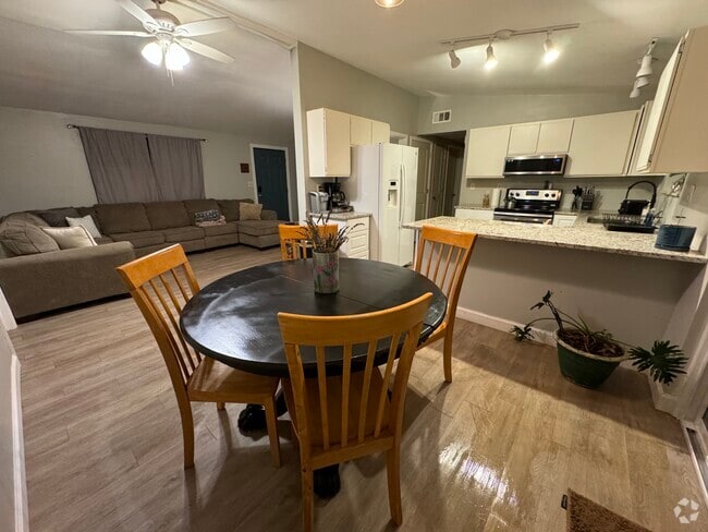 Building Photo - 4304 Bradley Dr