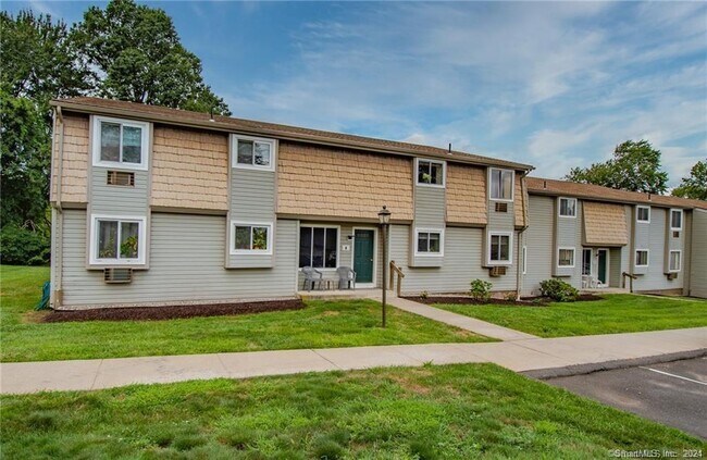 Building Photo - 4 Carillon Dr