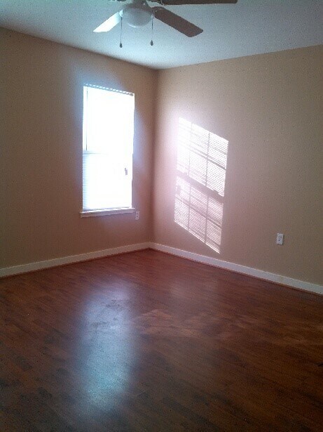 Building Photo - 507 S Bonner Ave