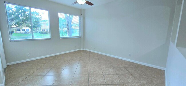 Foto del edificio - 4305 Coventry Pointe Way