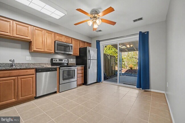 Building Photo - 934 Riversedge Cir