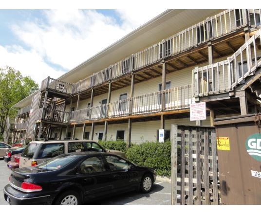 Building Photo - Steeplechase Straight Street