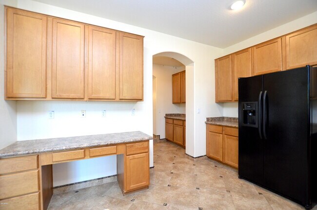 Building Photo - 8931 S 40th Dr