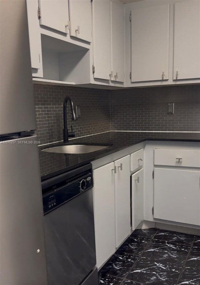 Building Photo - 1300 NE Miami Gardens Dr