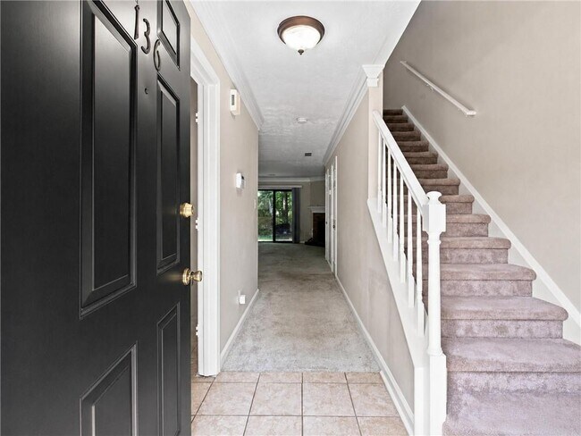 Foto del edificio - 136 Sterling Ct