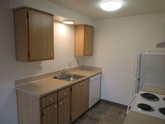 Building Photo - Quiet Two Bedroom Apartment in Keizer