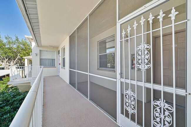 Foto del edificio - **2 Bed/2Bath Condo in Country Creek - Lak...