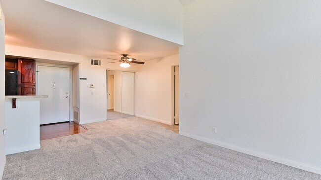 Building Photo - 5535 Canoga Ave