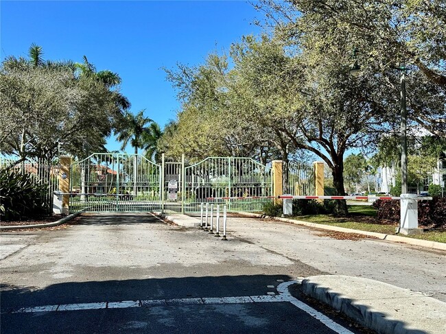 Foto del edificio - 942 SW 143rd Ave