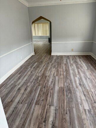 Building Photo - 10053 S Forest Ave