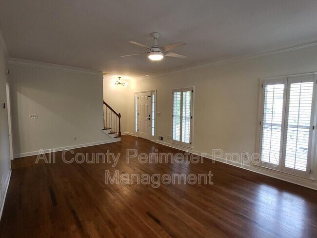 Foto del edificio - 1155 Davis Pl NW