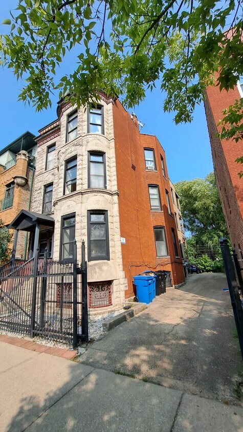 Primary Photo - 1241 N Wolcott Ave