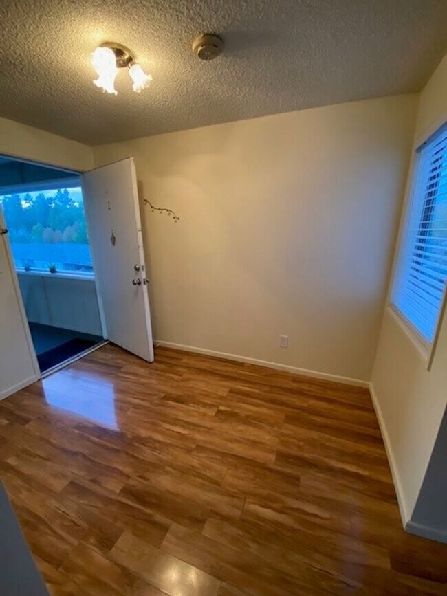Foto del edificio - Welcome to this charming 2 bedroom, 2 bath...
