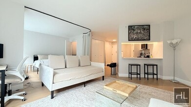 Building Photo - RIVERSIDE BOULEVARD GEM - BELOW MARKET STU...