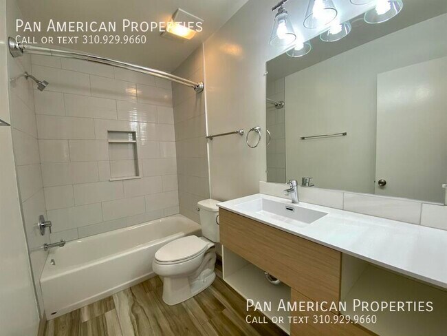 Foto del edificio - 11275 Westminster Ave