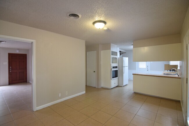 Foto del edificio - 3301 Hickory Rd
