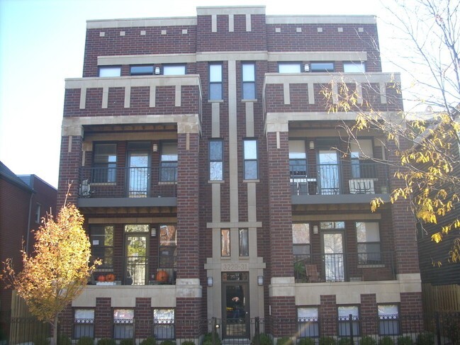 Foto del edificio - 3229 N Kenmore Ave