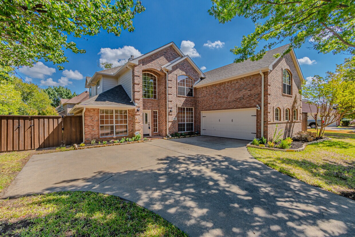 Primary Photo - 3098 Greenfield Dr