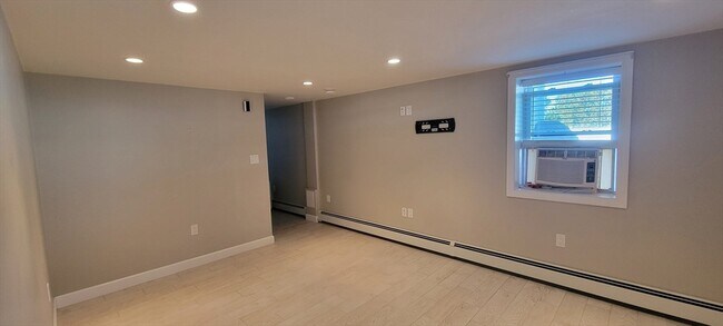 Building Photo - 96 Savage St