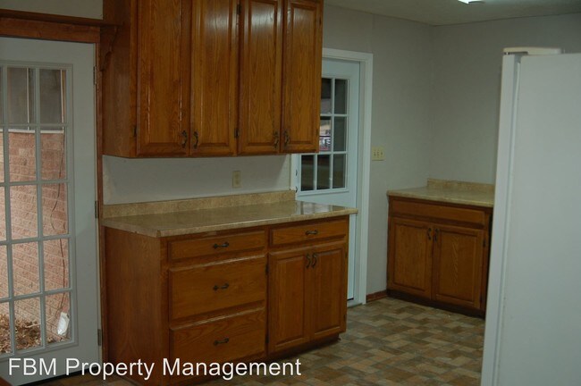 Foto del edificio - 502 Lakeshore Dr