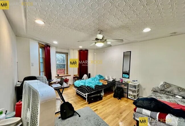 Building Photo - Get $1000 on Closing!  Gorgeous Apt in Con...