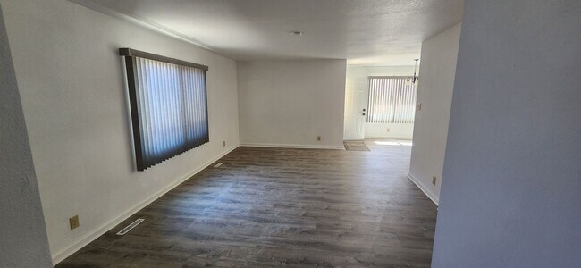 Foto del edificio - MOVE IN SPECIAL 1/2 OFF FIRST FULL MONTHS RENT.  ALL PROSPECTIVE TENANTS MUST SUBMIT A $58 NON-RE...