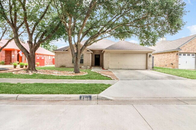 Building Photo - "Charming 3-Bedroom Home in San Antonio with Spacious 1530 sq ft Layout & 2 Full Baths!"