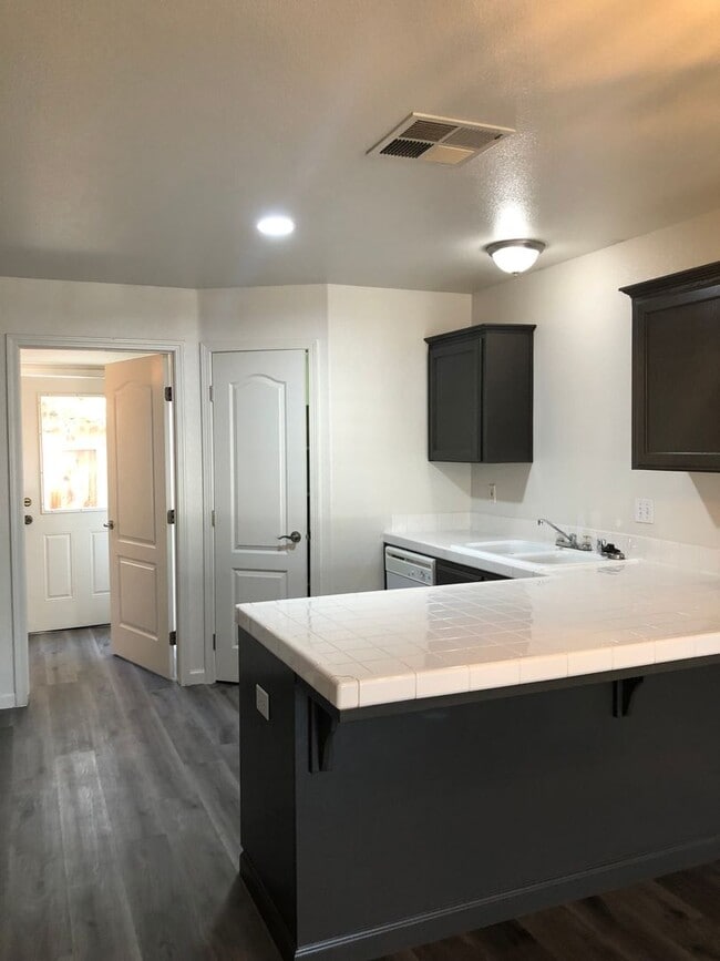 Building Photo - 6120 Royal Coach Cir