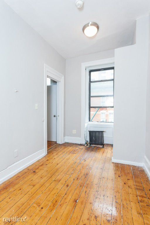 Building Photo - 3 E 13th St