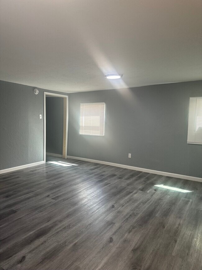 Foto del edificio - 704 SW 7th St