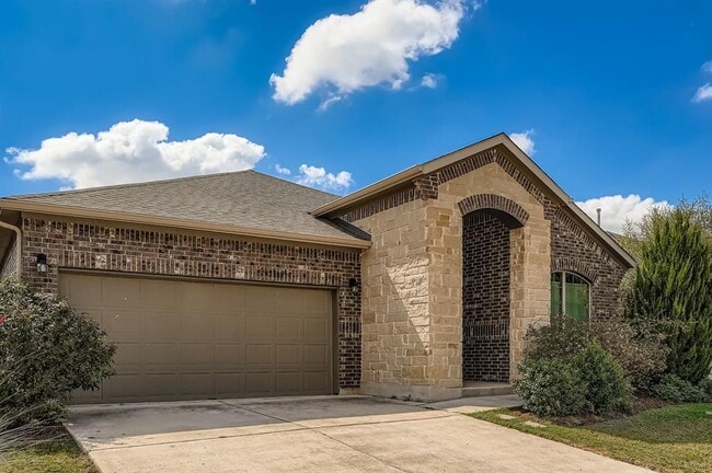 Building Photo - 16605 Aventura Ave