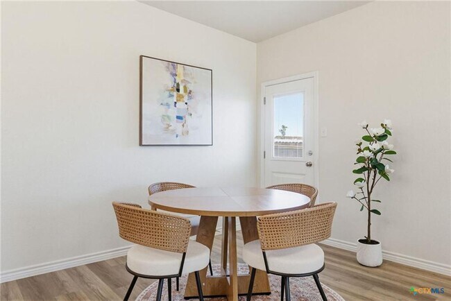 Foto del edificio - 504 Hadley Ln