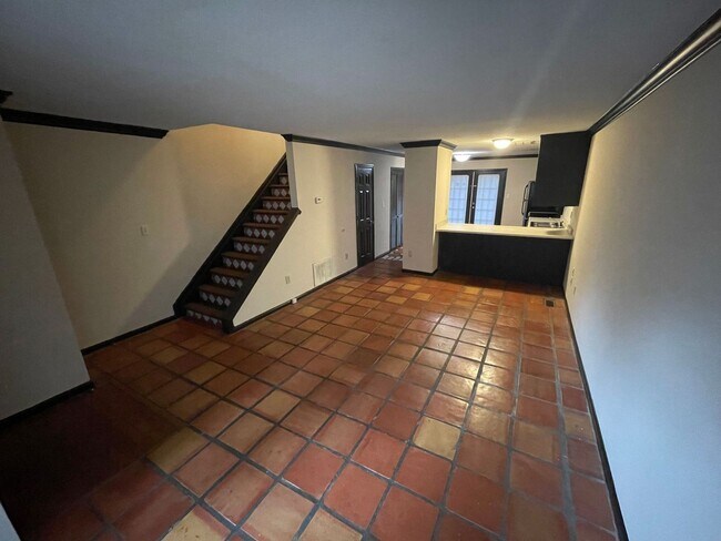 Foto del edificio - AVAILABLE FOR IMMEDIATE MOVE IN!