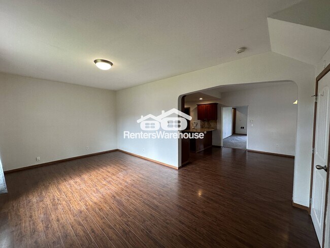 Building Photo - 633 E 57th St