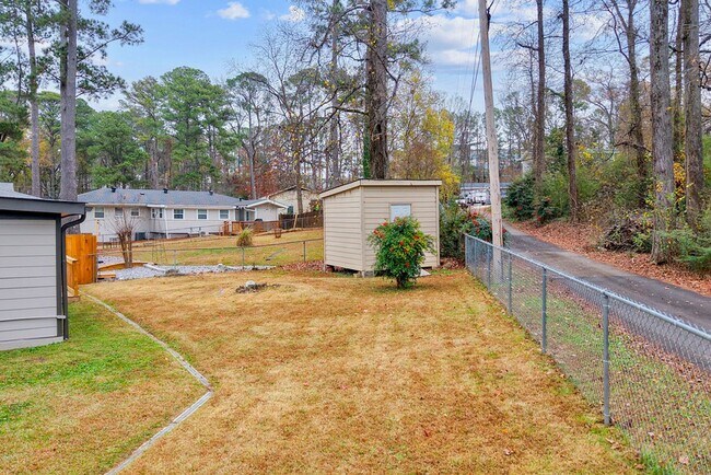 Foto del edificio - ?969 Oak Grove Road West Homewood!