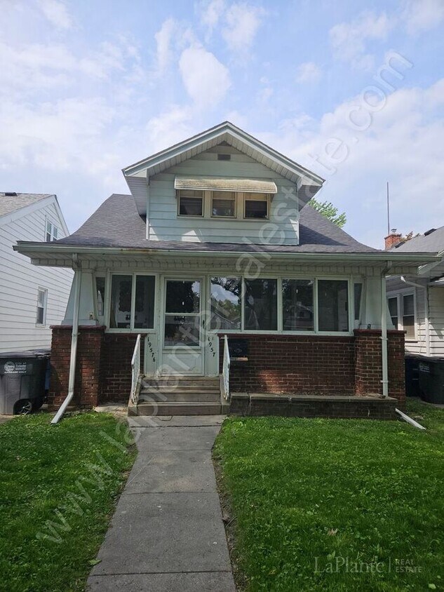 Primary Photo - Lower East Toledo Apartment for Rent