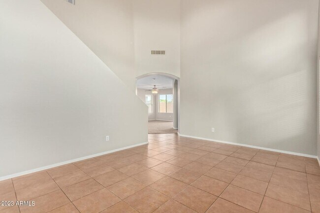 Foto del edificio - 34723 N Open Range Dr