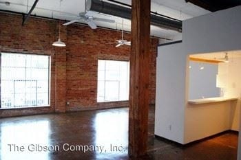 Primary Photo - 4140 Commerce St