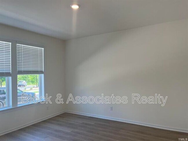 Foto del edificio - 7011 Gentle Pine Pl