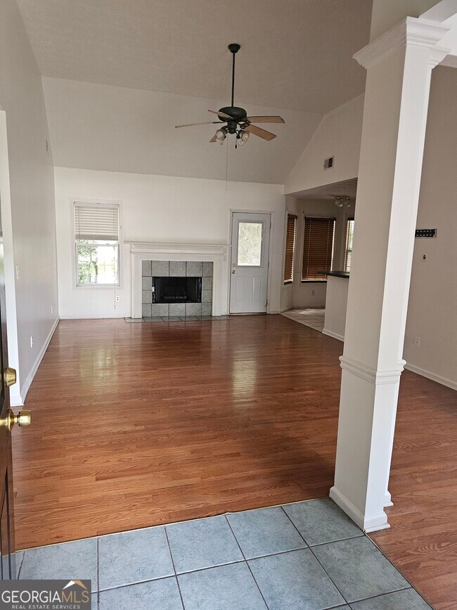 Building Photo - 40 Summerwood Ln