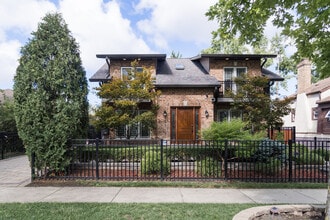 Building Photo - 1052 Margret St