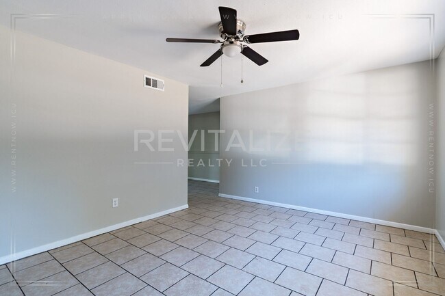 Building Photo - **Reduced Price** 3 Bed/1 Bath Home in Mob...
