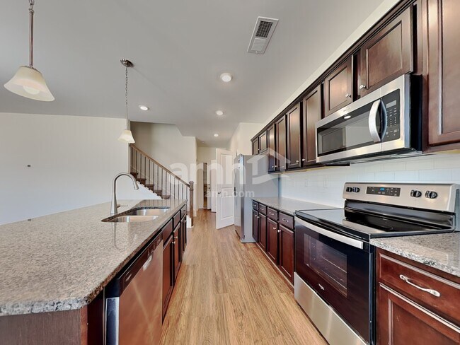 Foto del edificio - 2132 Laurel Vlg Cir