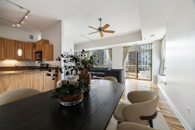 Foto del edificio - 230 W Division St