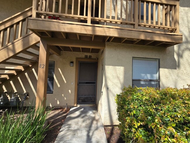 Building Photo - Orange Tree: Lower 1 Bedroom 1 Bath,