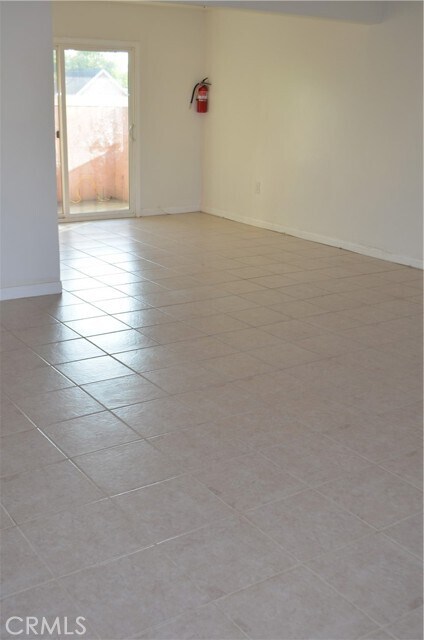 Foto del edificio - 9040 Cypress Ave