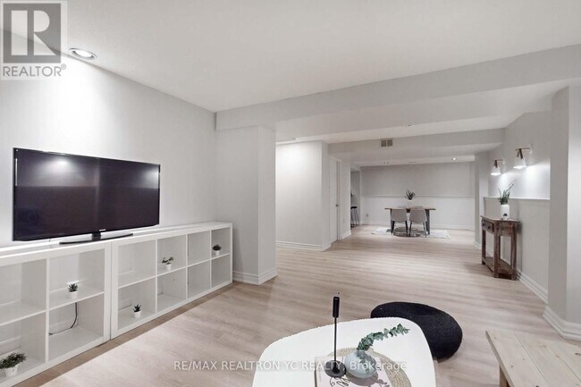 Building Photo - 4 Theobalds Cir