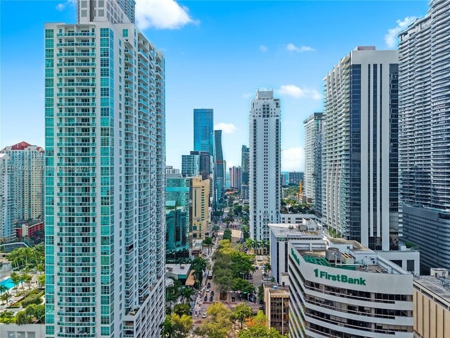 Building Photo - 1060 Brickell Ave