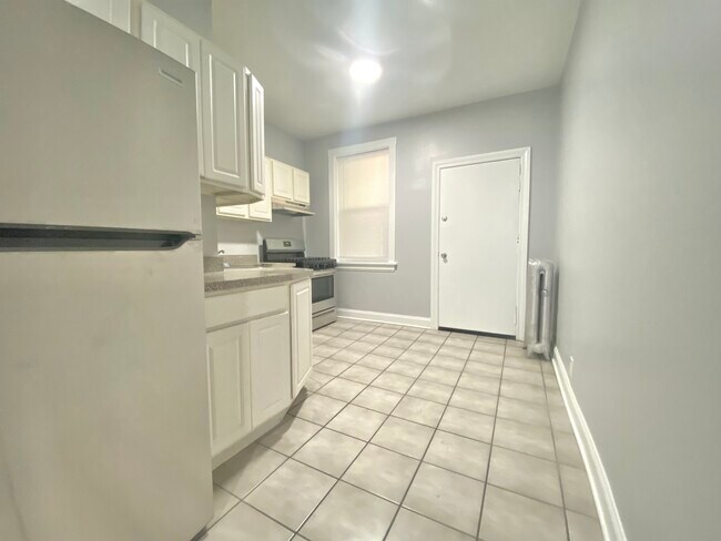 Building Photo - 6257 Lakewood